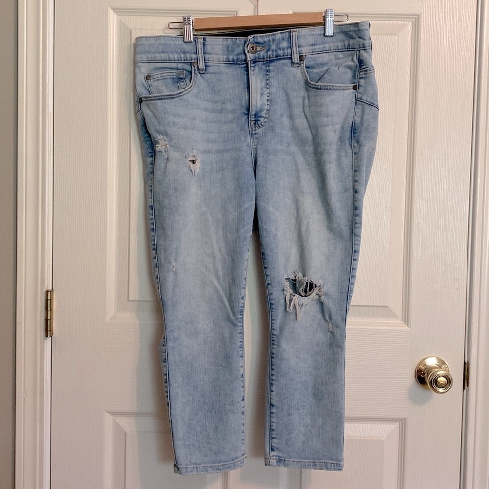 Torrid Crop Bombshell Distressed Skinny jeans